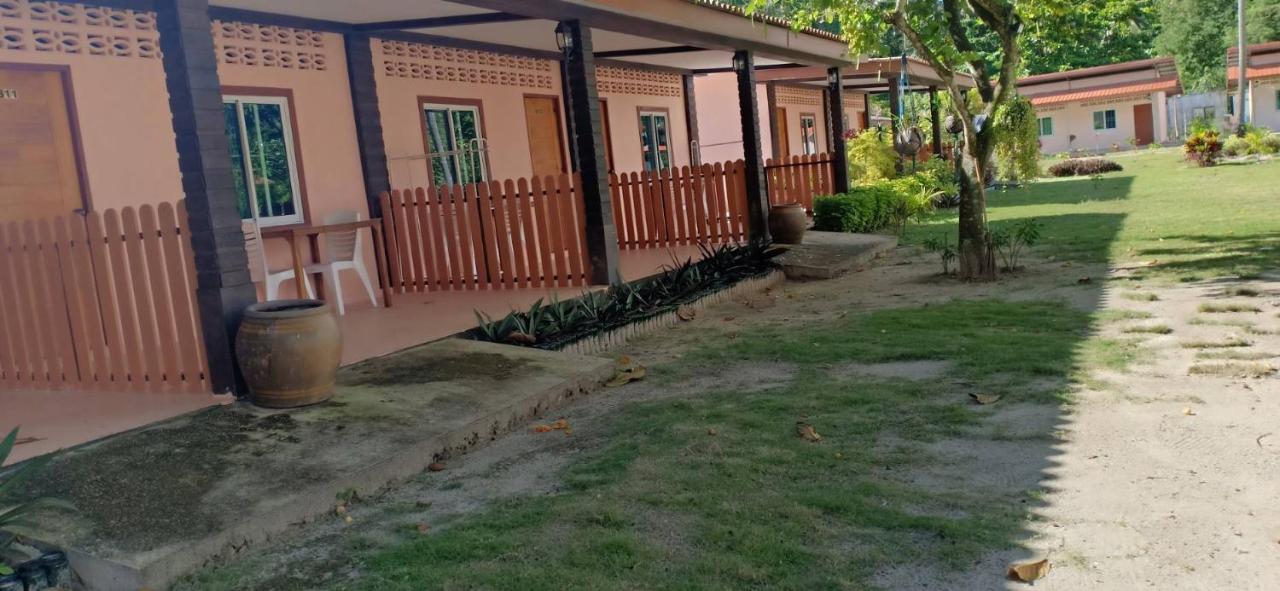 Koh Ngai Kaimuk Thong Resort Екстер'єр фото